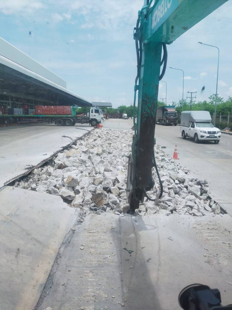 ให้เช่าแบคโฮ PC30,PC135 รายเดือน รายวัน บริการเคลียร์ริ่งพื้นที ขุดฟุตติ่ง วางท่อ ตักดิน ปรับพื้นที่ รื้อถอนสิ่งปลูกสร้าง กดเข็ม สกัดเจาะคาน และรับเหมาถมที่ พร้อมคนขับมืออาชีพ พร้อมให้บริการทันที พื้นที่กรุงเทพ และเขตปริมณฑล